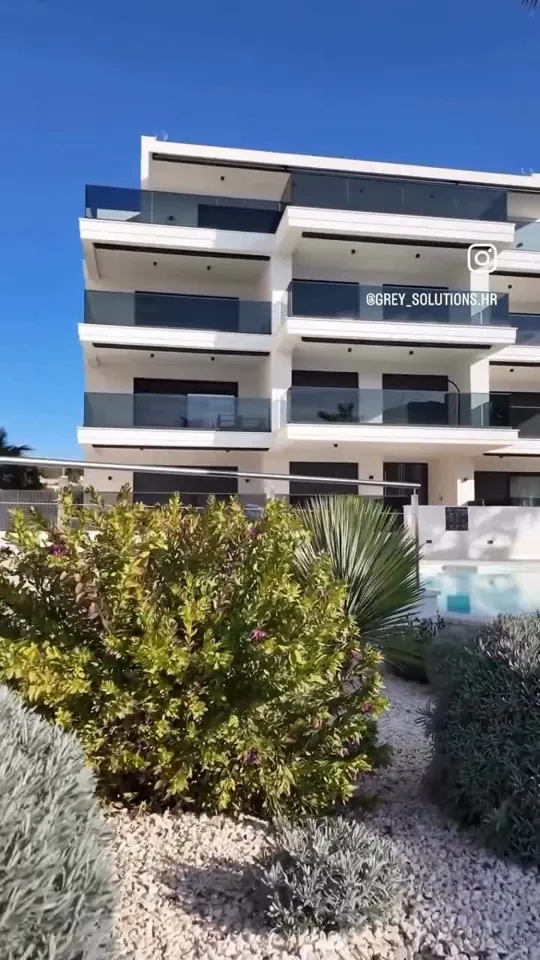 Video: objekt s pametnim bravama